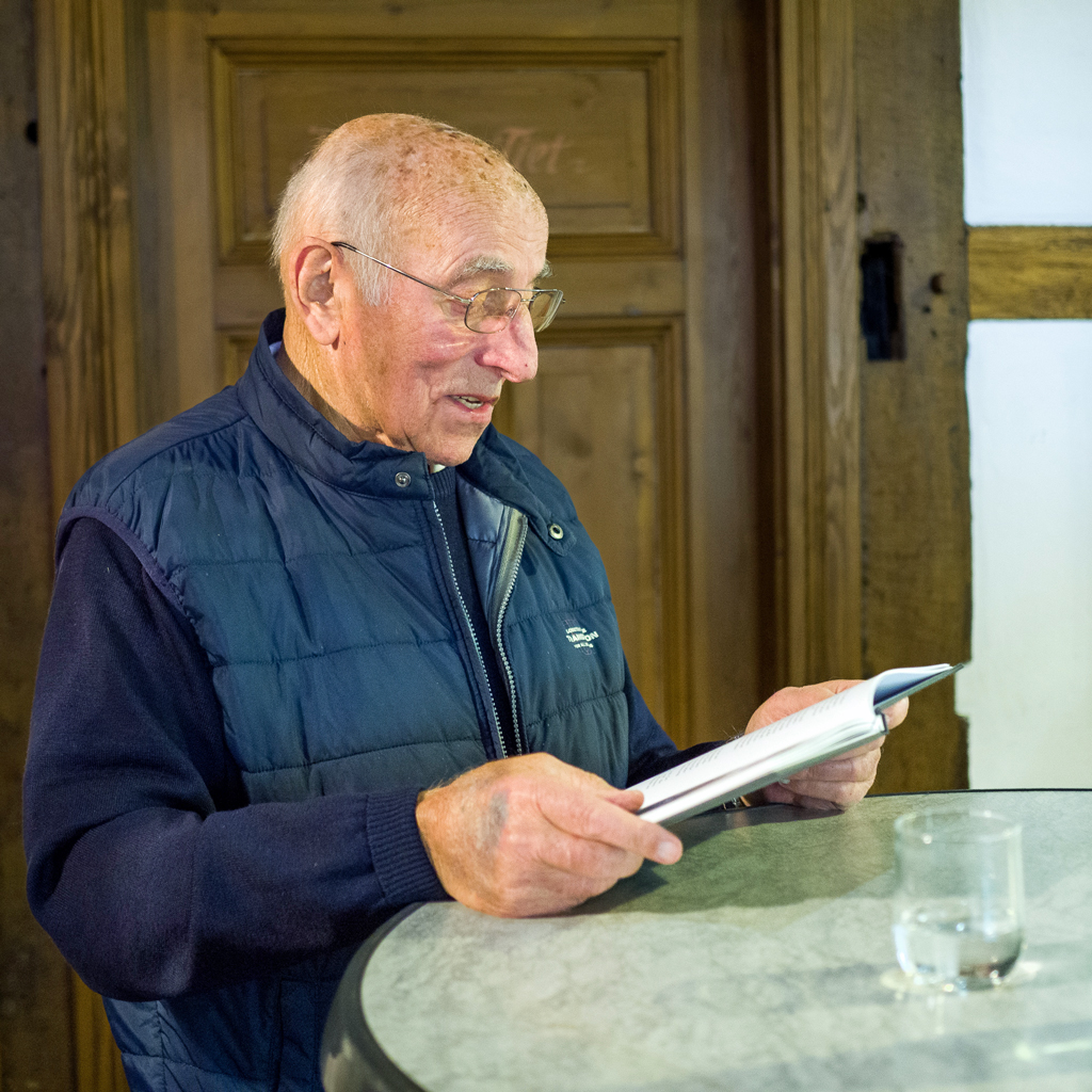 Edmund Teuber erzählt im Heimathaus